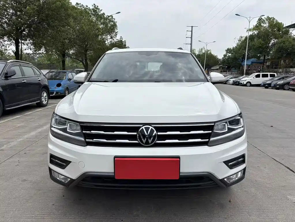 Volkswagen Tiguan L — фото 2