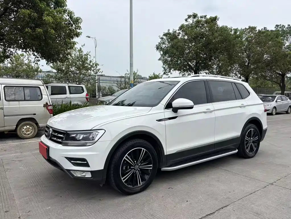 Volkswagen Tiguan L — фото 3