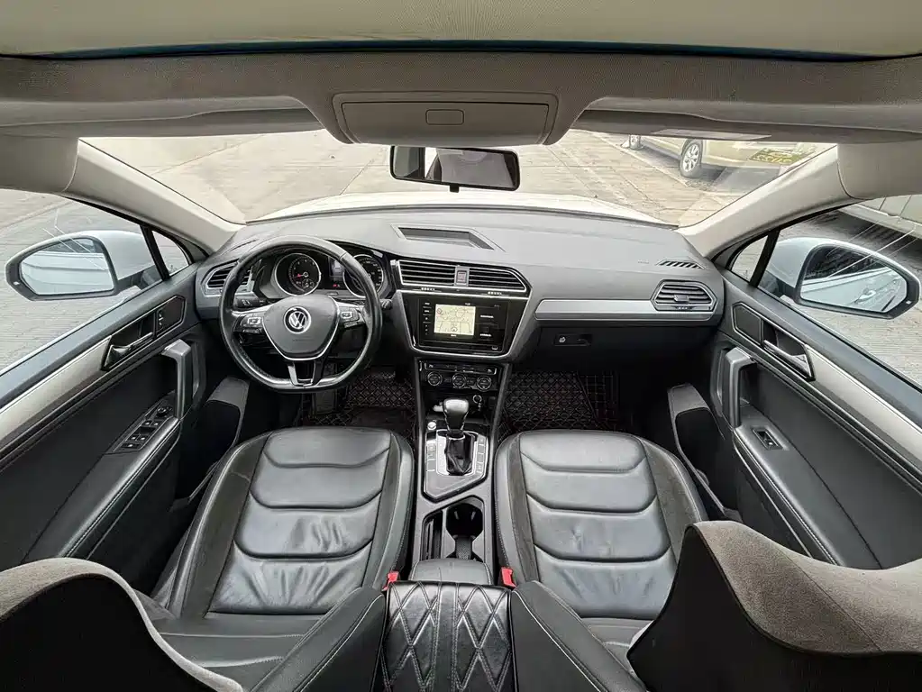 Volkswagen Tiguan L — фото 5