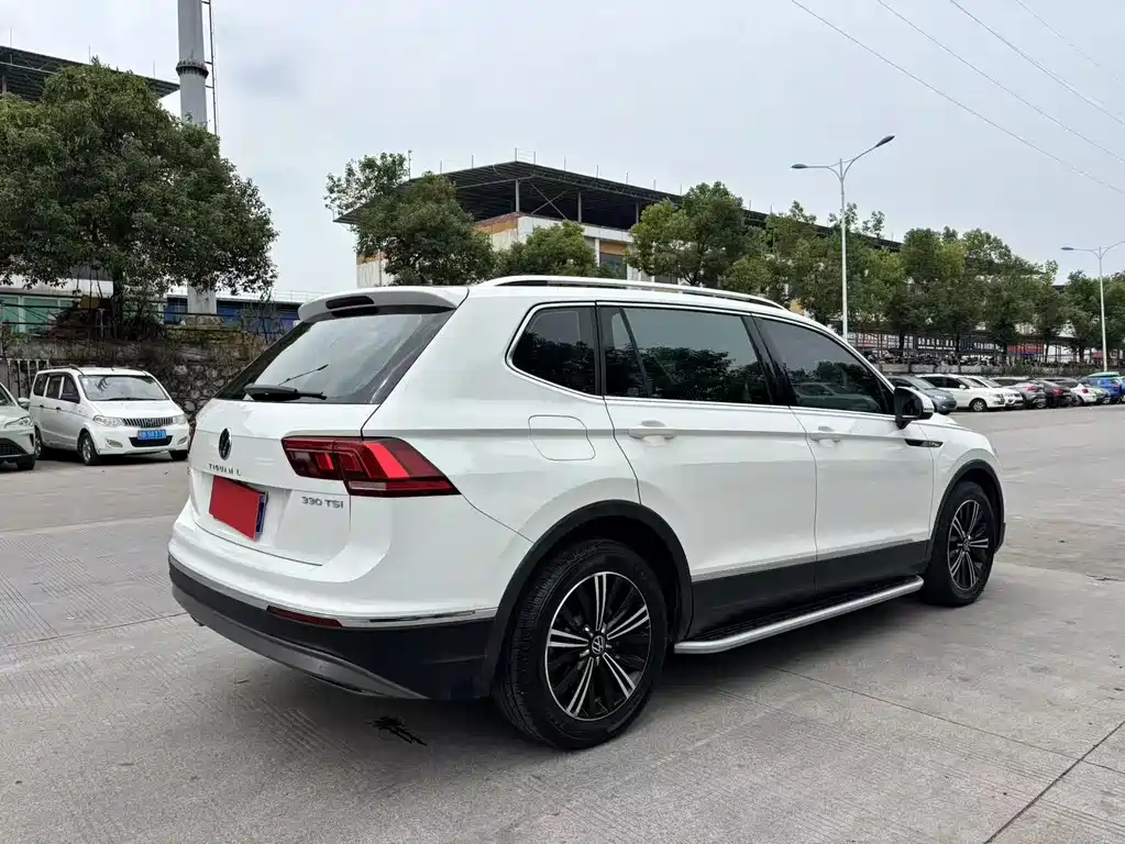 Volkswagen Tiguan L — фото 7