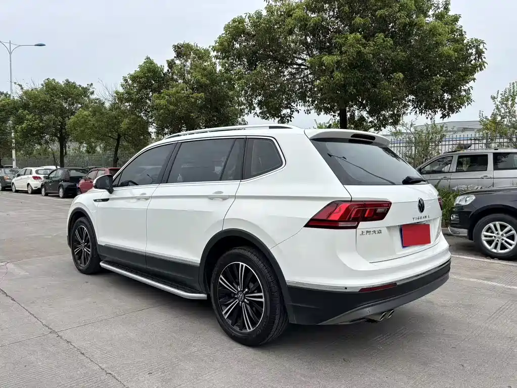 Volkswagen Tiguan L — фото 9