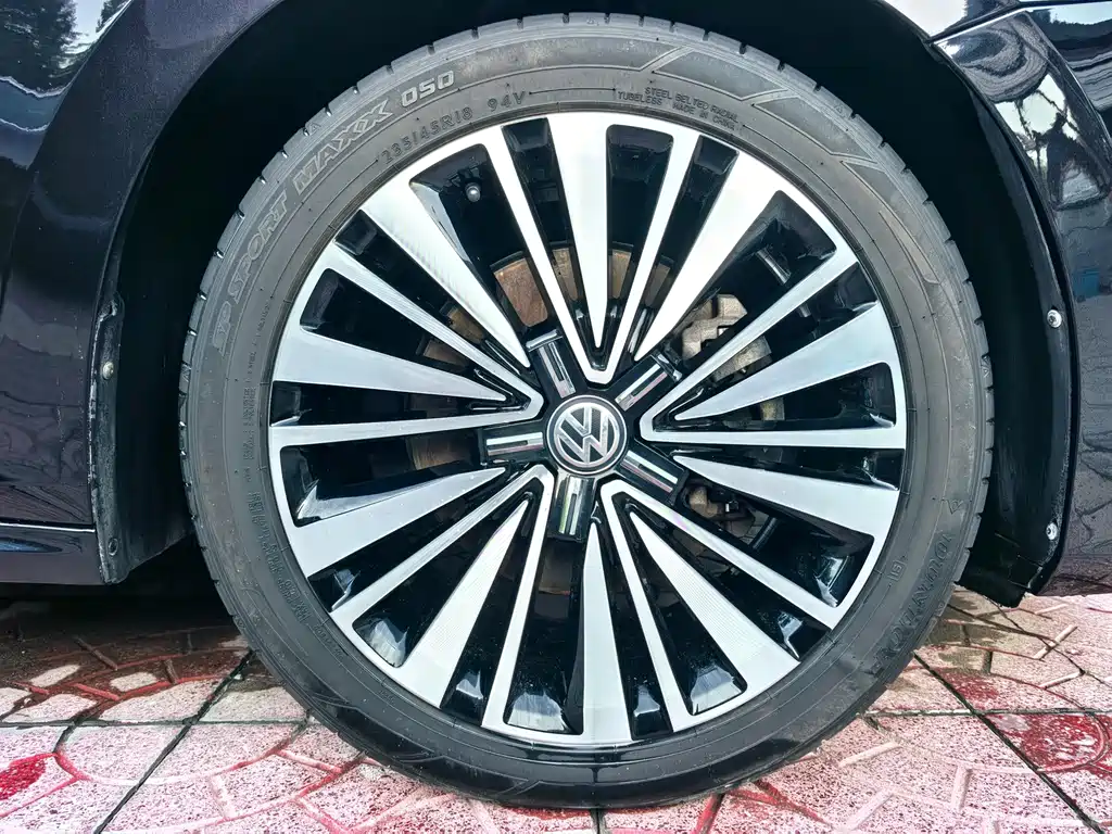 Volkswagen Passat — фото 21
