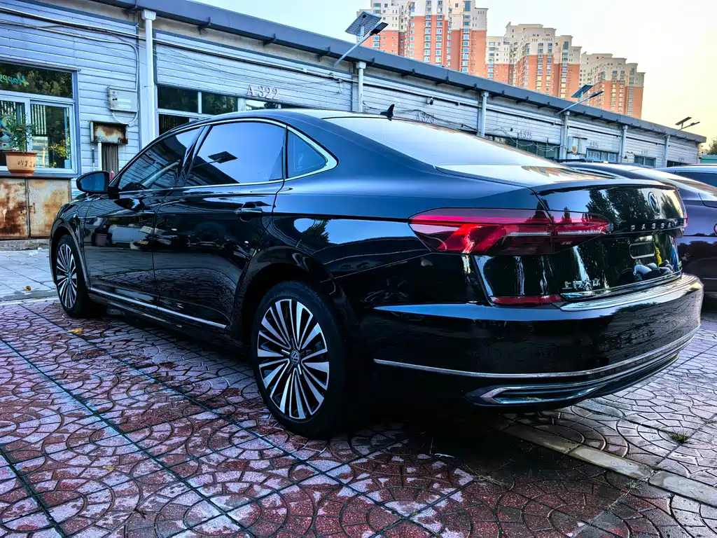 Volkswagen Passat — фото 22