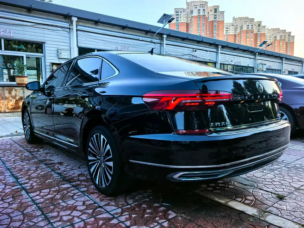 Volkswagen Passat — фото 23
