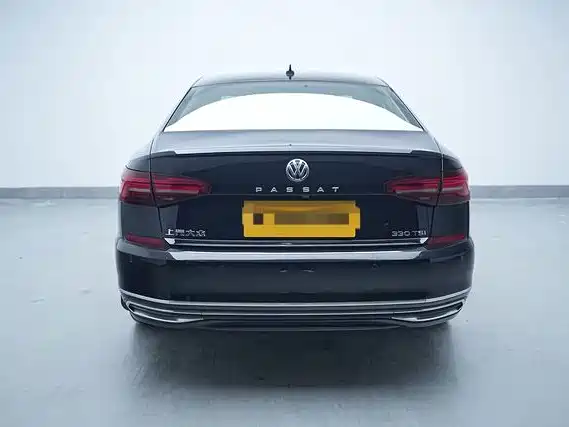 Volkswagen Passat — фото 11