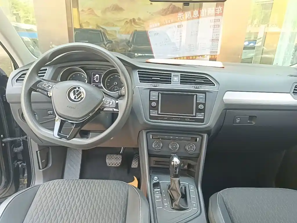 Volkswagen Tiguan L — фото 13