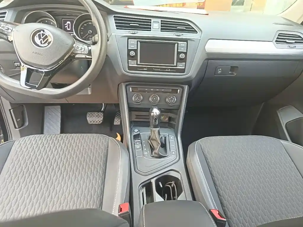 Volkswagen Tiguan L — фото 14