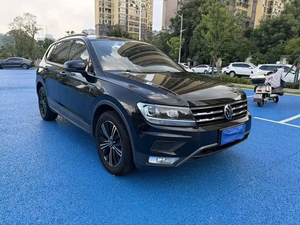 Volkswagen Tiguan L — фото 4