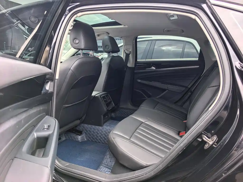 Volkswagen Passat — фото 8