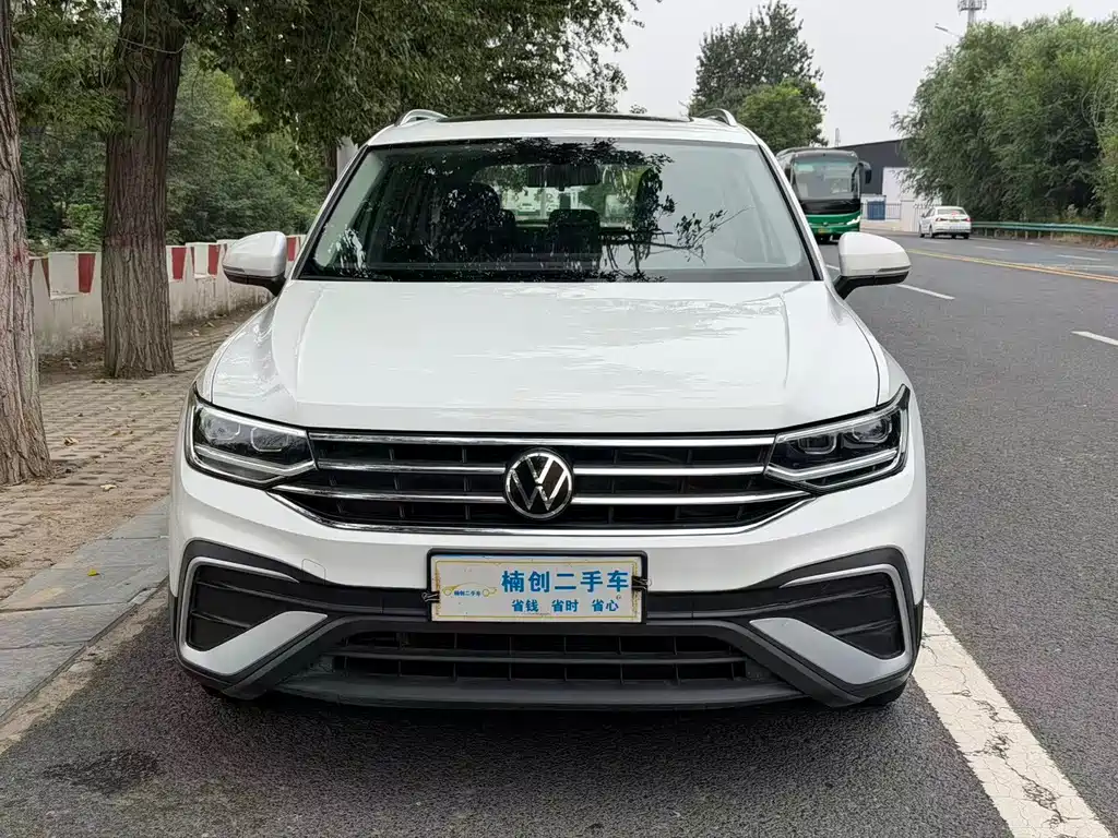 Volkswagen Tiguan L — фото 2