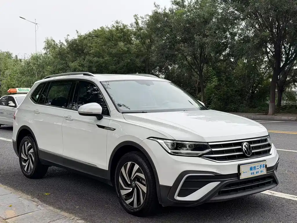 Volkswagen Tiguan L — фото 3