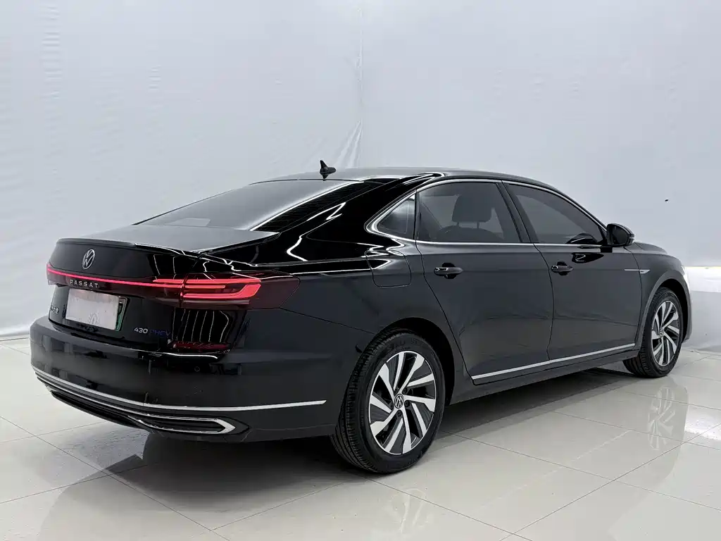 Volkswagen Passat PHEV — фото 11