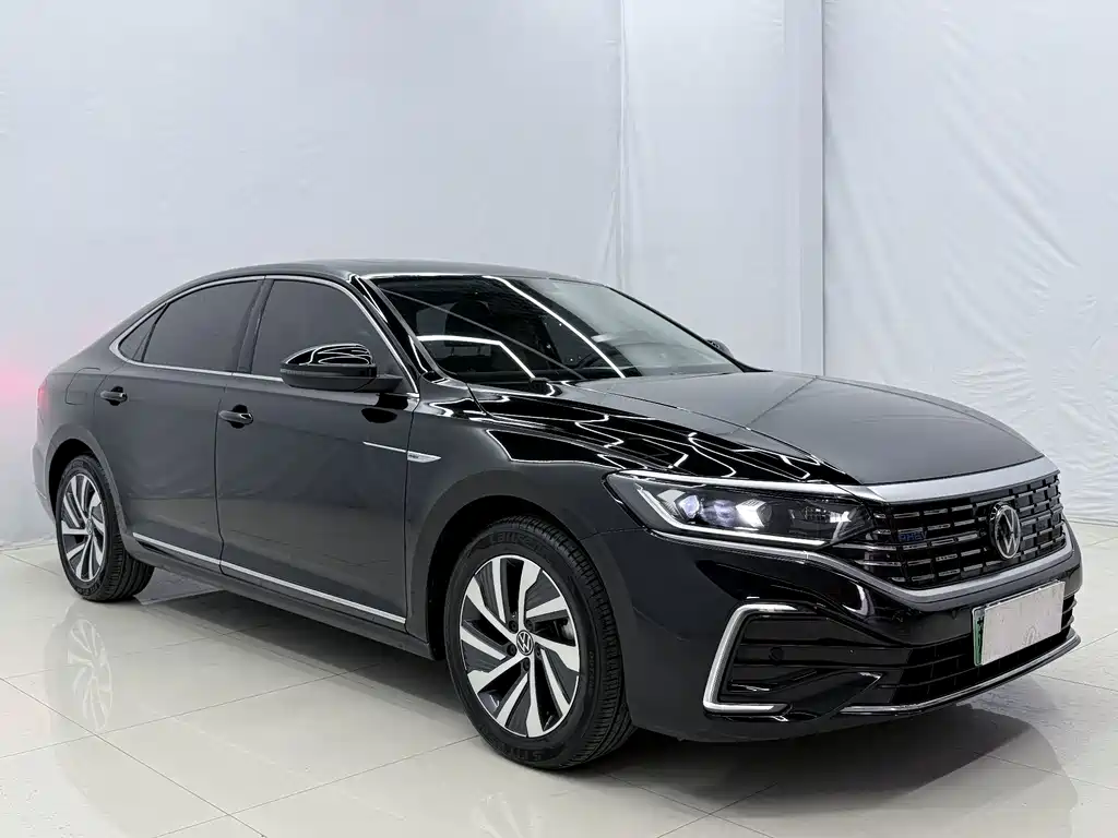 Volkswagen Passat PHEV — фото 3