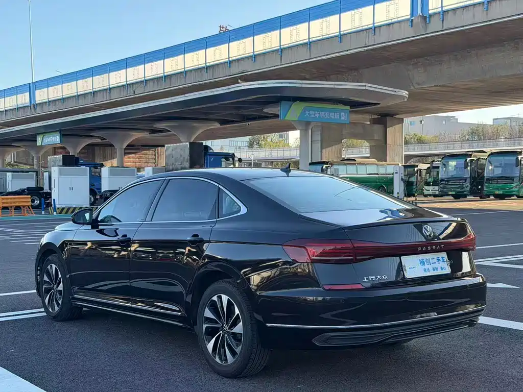 Volkswagen Passat — фото 6