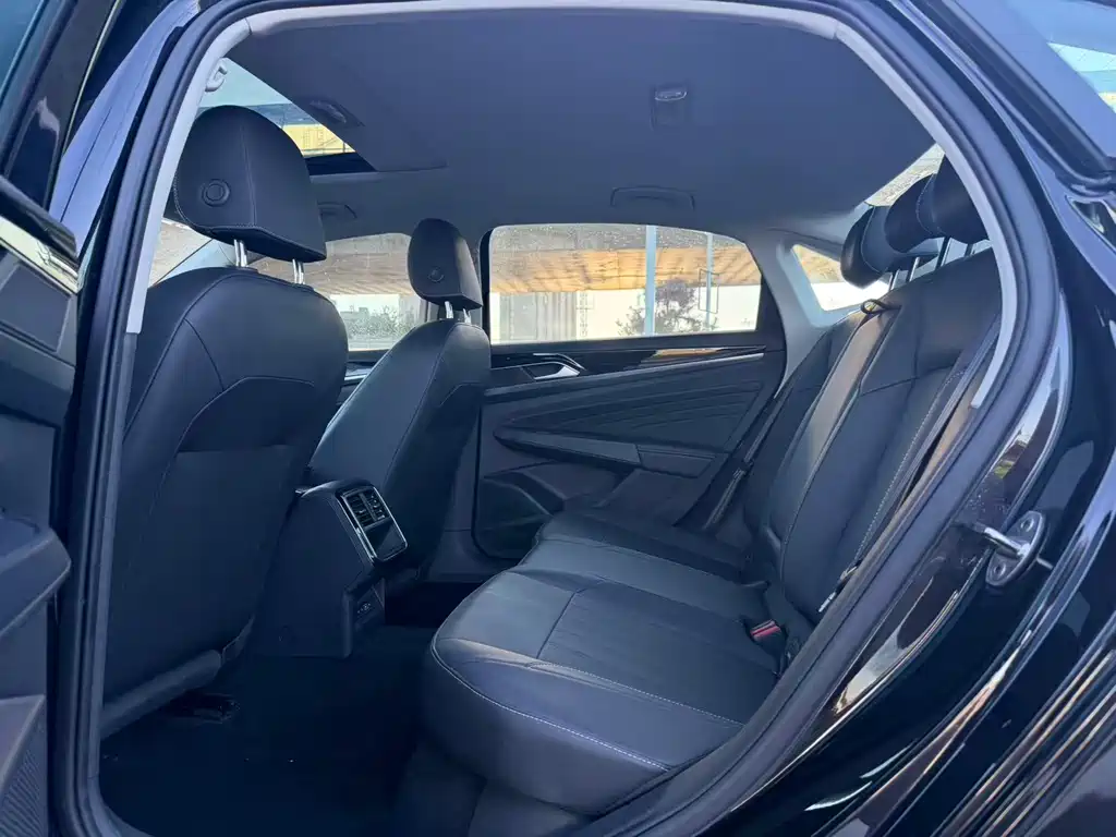 Volkswagen Passat — фото 7