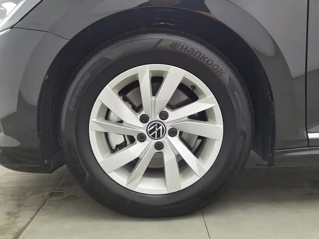 Volkswagen Passat — фото 17