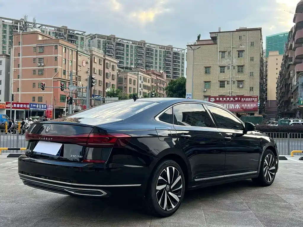 Volkswagen Passat — фото 7