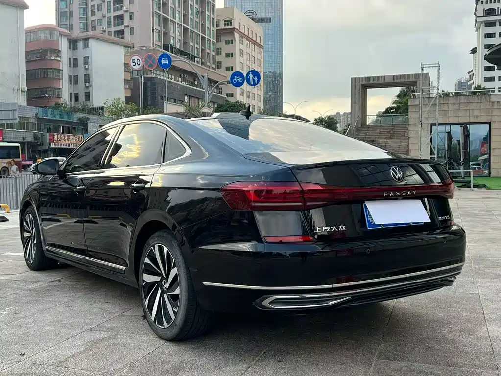 Volkswagen Passat — фото 9