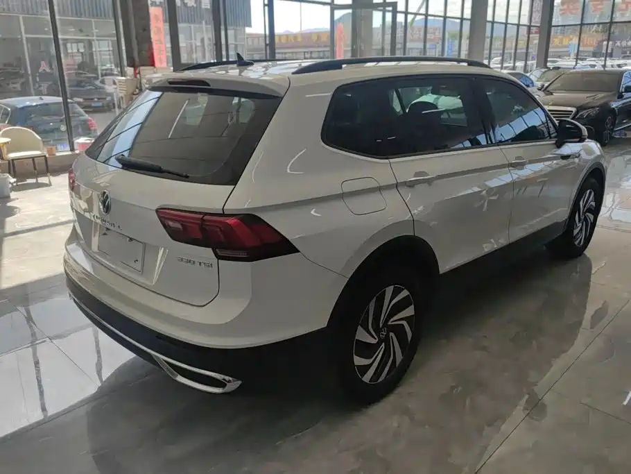 Volkswagen Tiguan L — фото 3