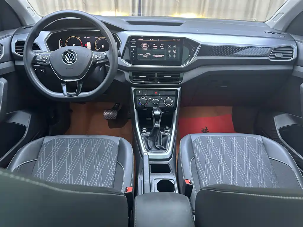 Volkswagen T-Cross — фото 13