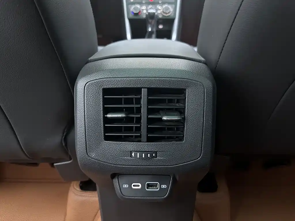 Volkswagen T-Cross — фото 15