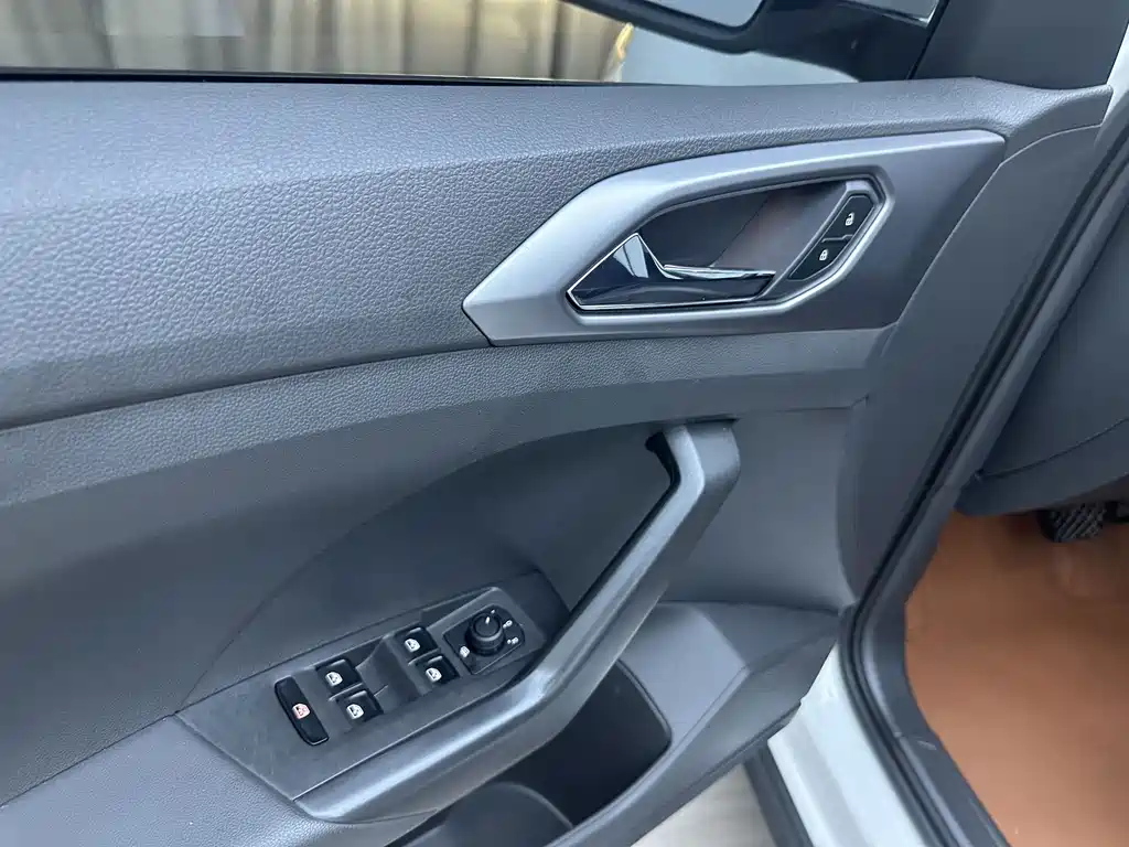 Volkswagen T-Cross — фото 20