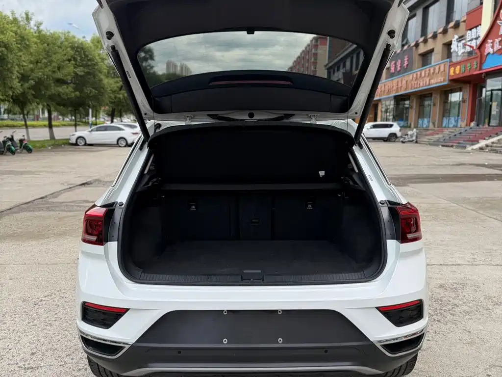 Volkswagen T-Roc — фото 14
