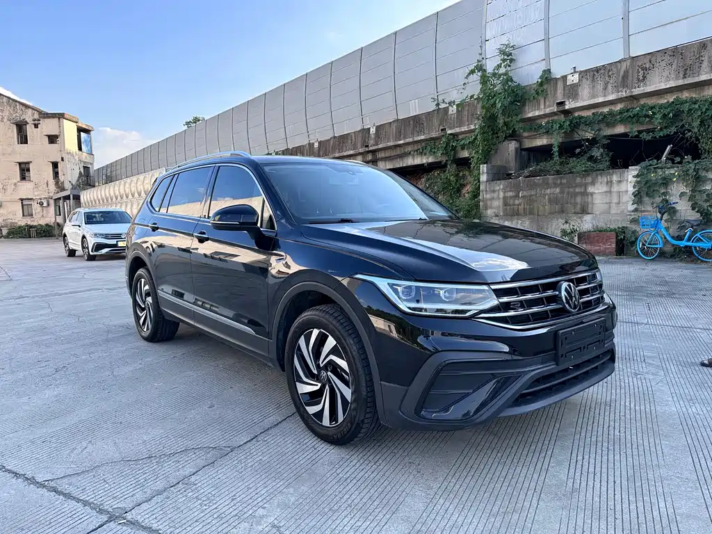 Volkswagen Tiguan L — фото 3