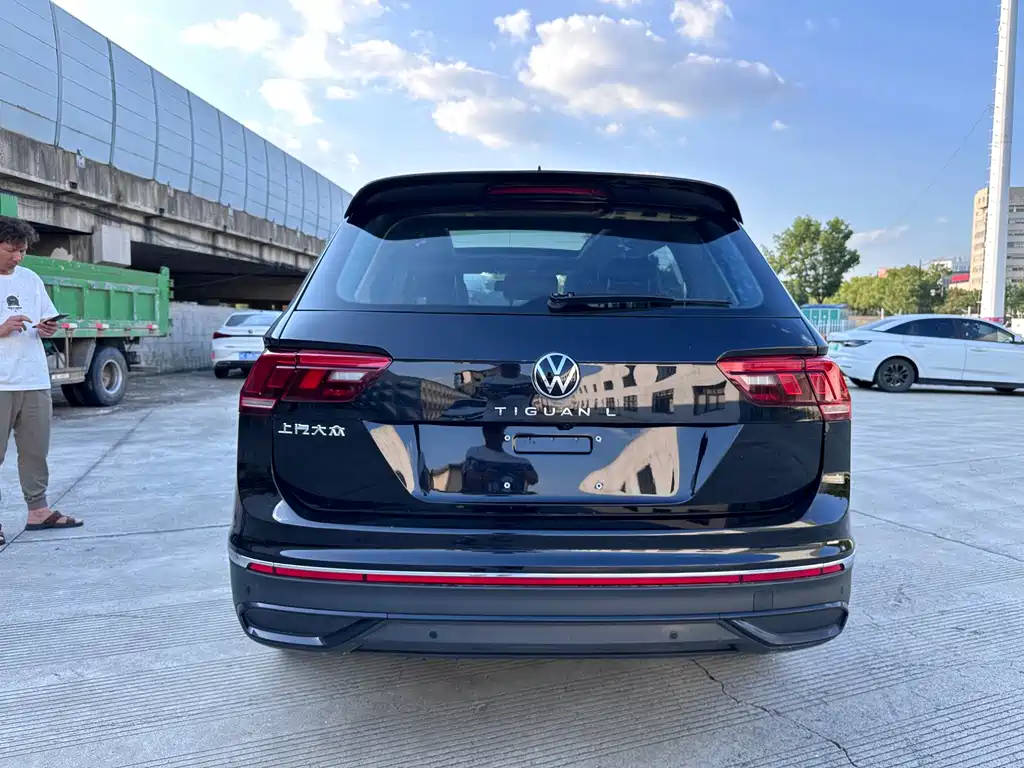 Volkswagen Tiguan L — фото 8