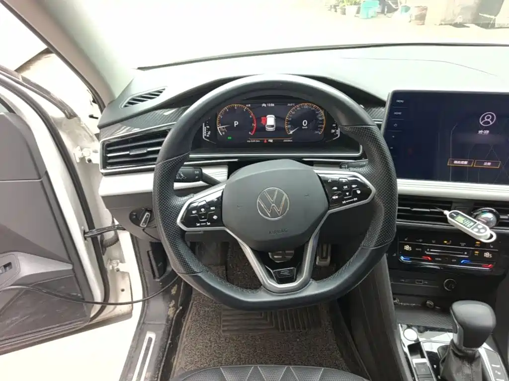 Volkswagen Tiguan L — фото 11