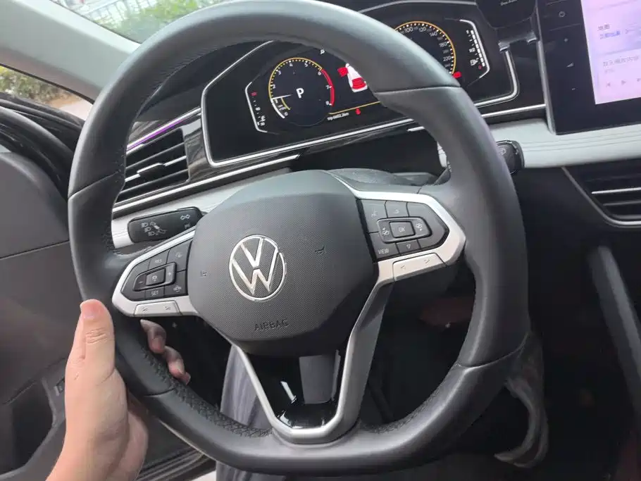 Volkswagen Tiguan L — фото 15