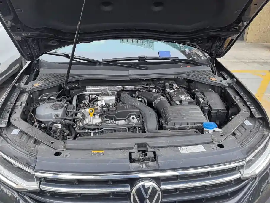 Volkswagen Tiguan L — фото 10