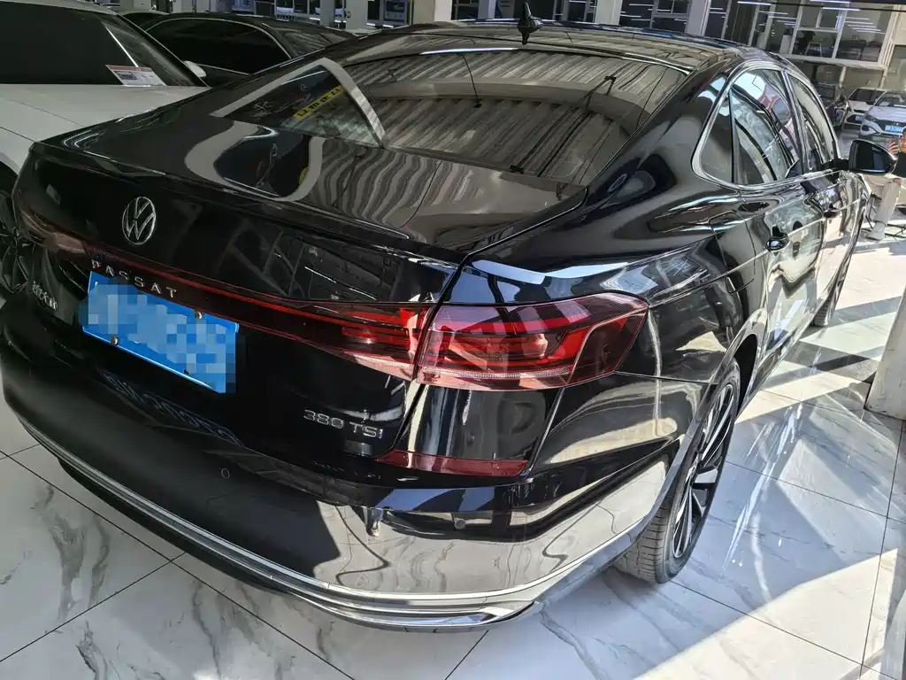 Volkswagen Passat — фото 6