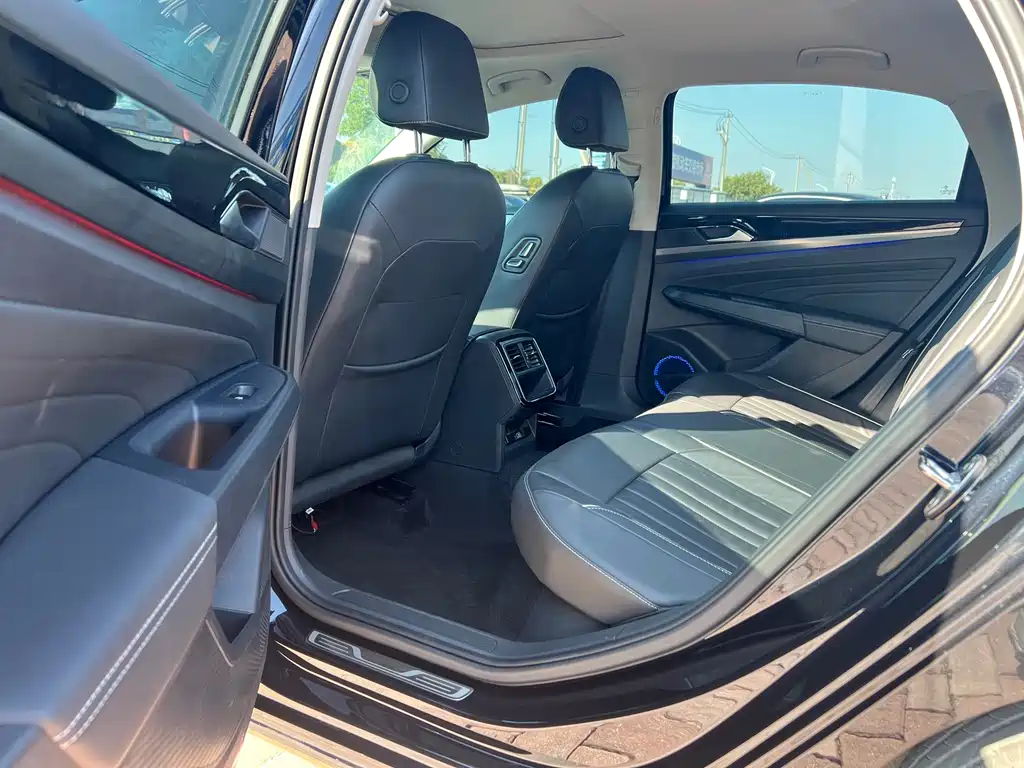 Volkswagen Passat — фото 8