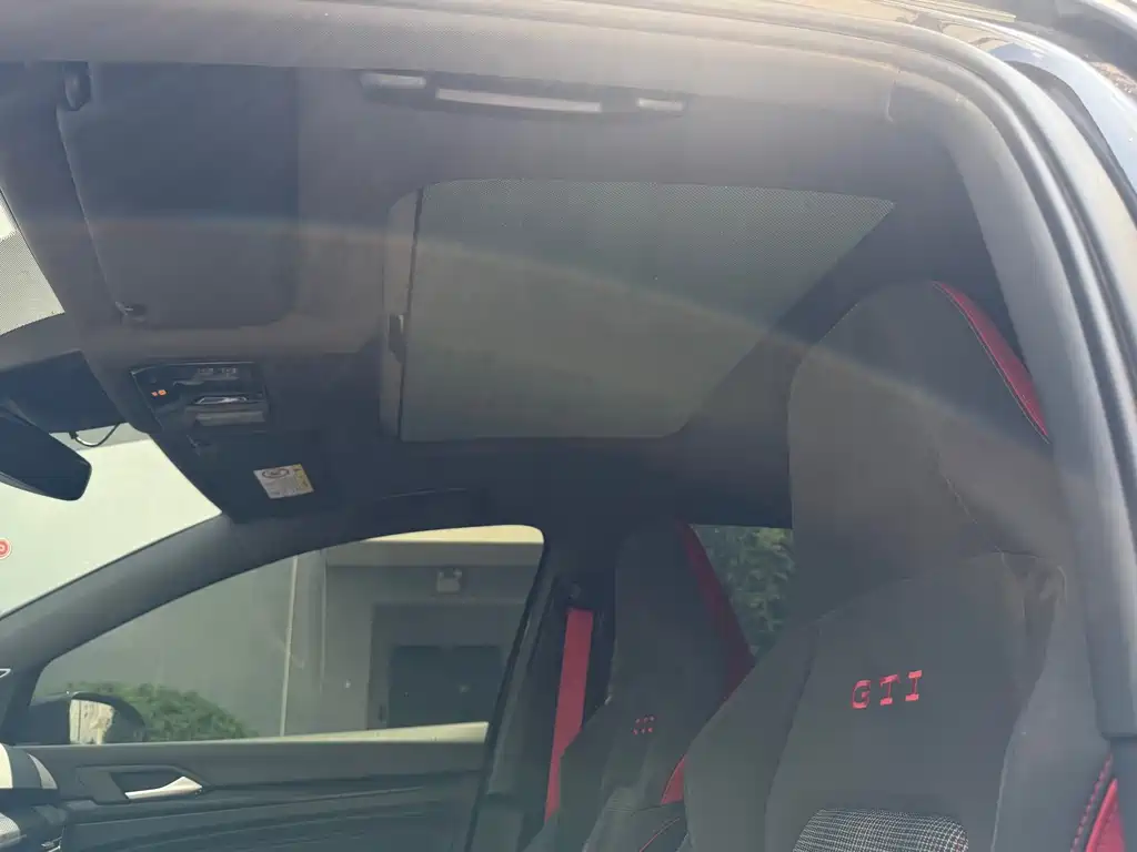 Volkswagen Golf GTI — фото 14