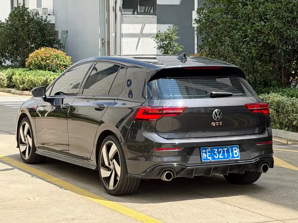 Volkswagen Golf GTI — фото 6