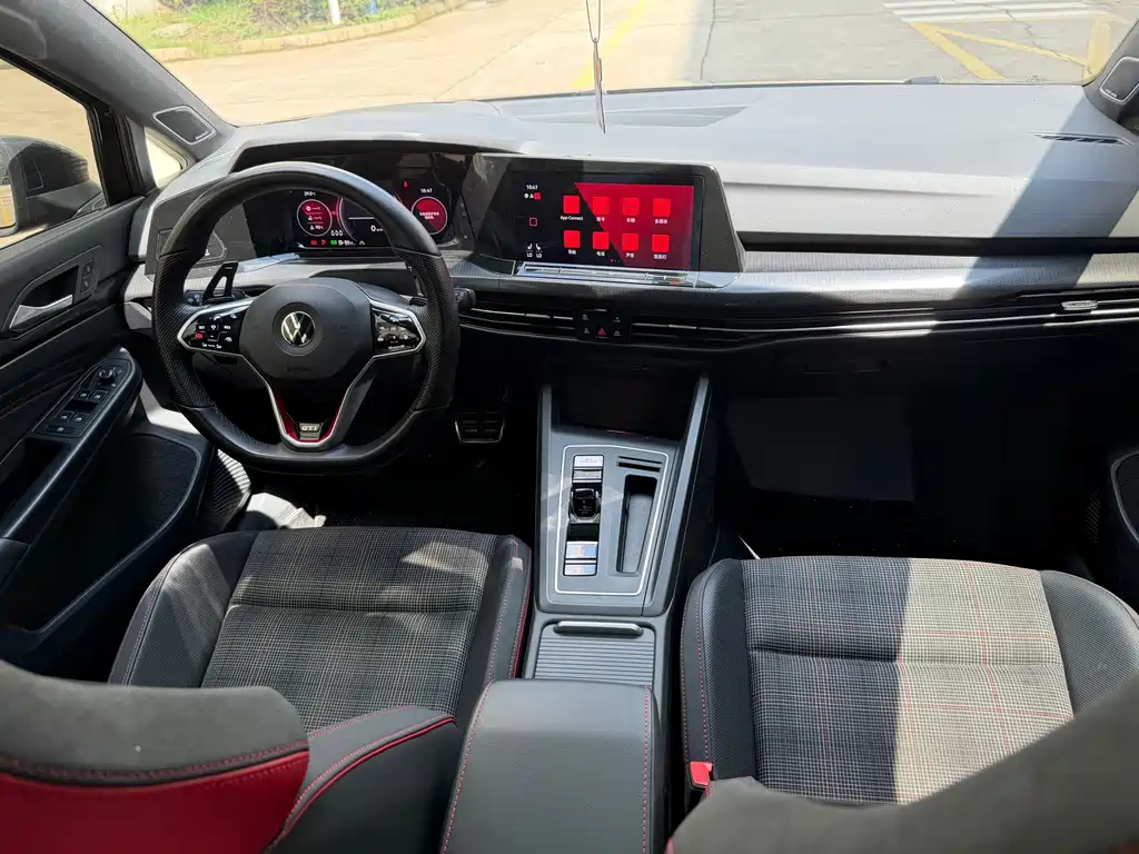 Volkswagen Golf GTI — фото 9