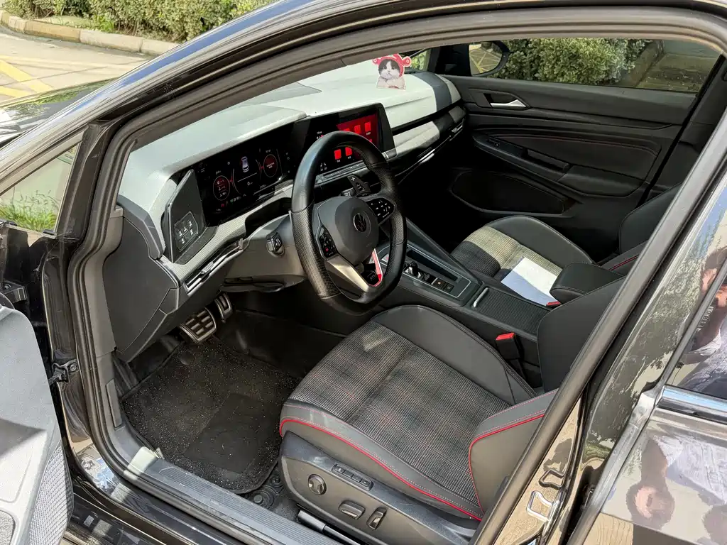 Volkswagen Golf GTI — фото 10