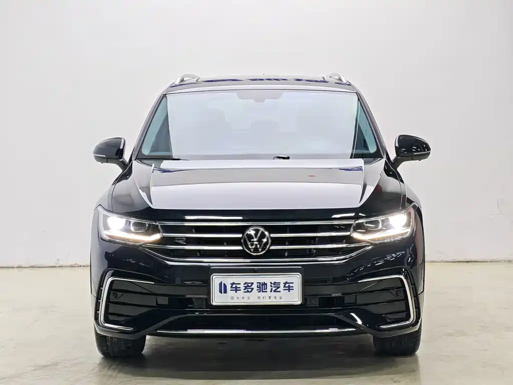 Volkswagen Tiguan L — фото 2