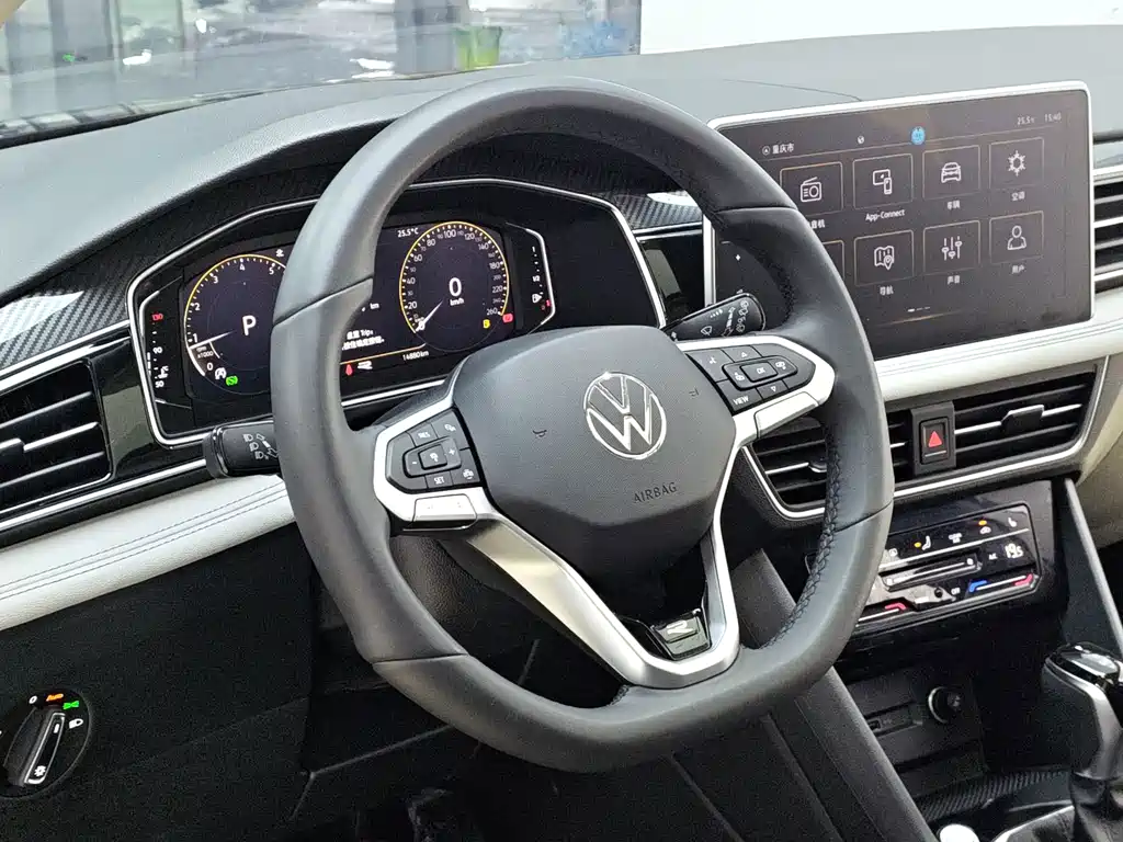 Volkswagen Tiguan L — фото 11