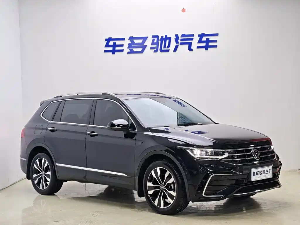 Volkswagen Tiguan L — фото 3