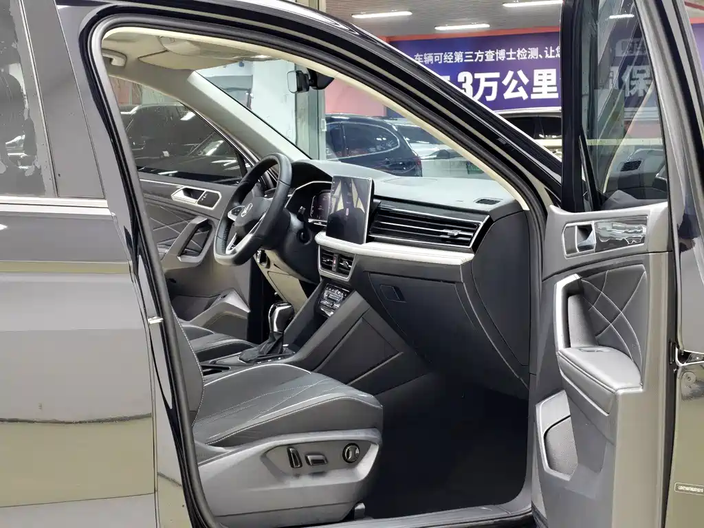 Volkswagen Tiguan L — фото 8