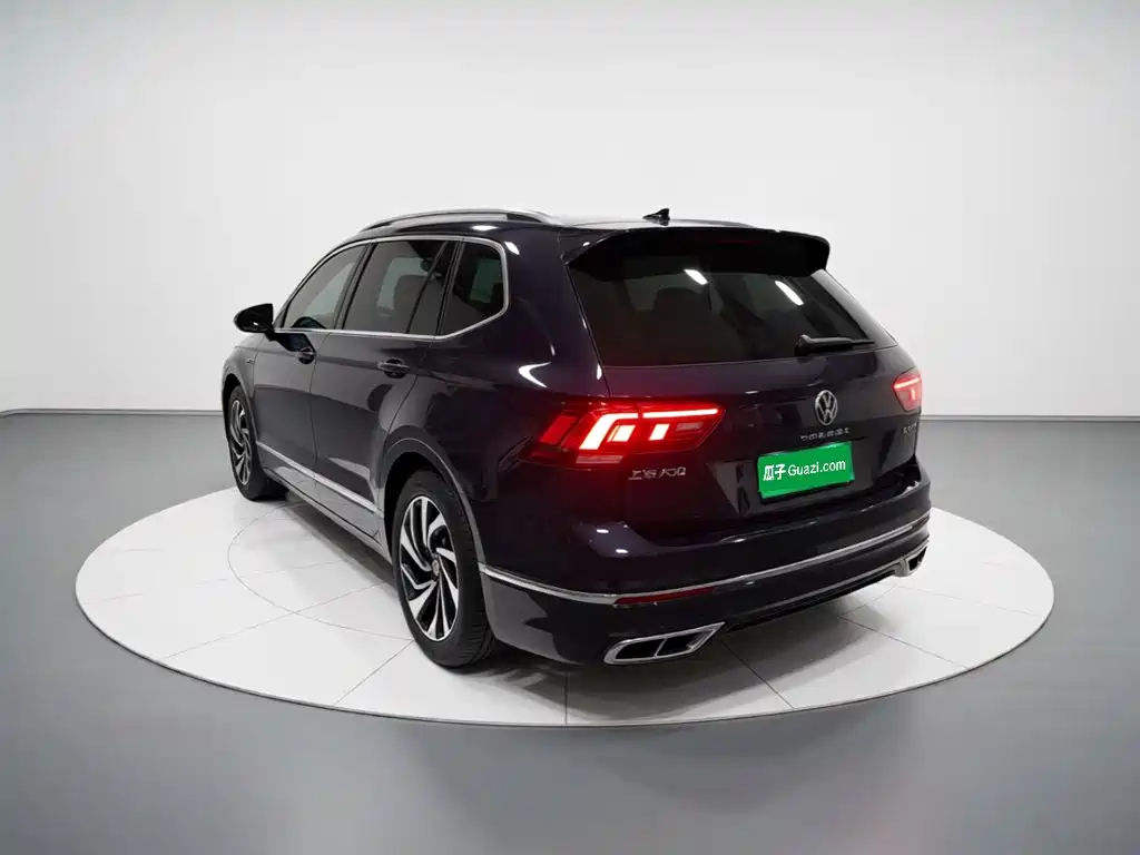 Volkswagen Tiguan L — фото 25