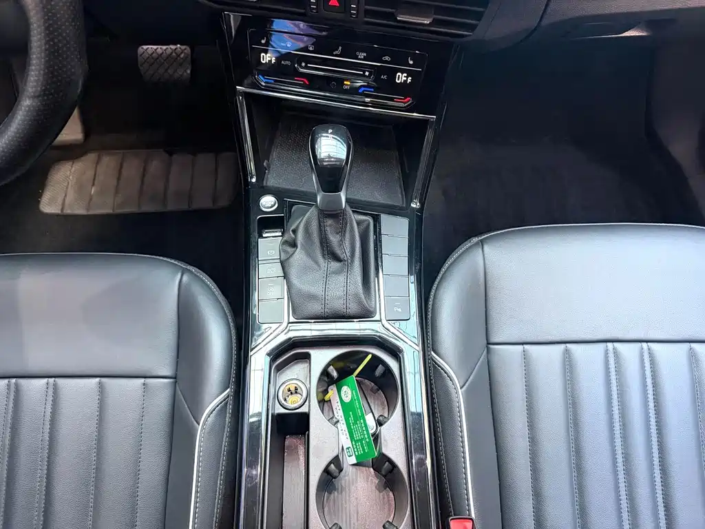 Volkswagen Passat — фото 11