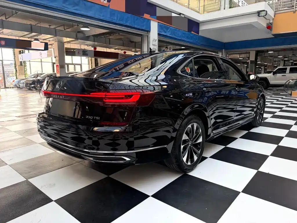 Volkswagen Passat — фото 20