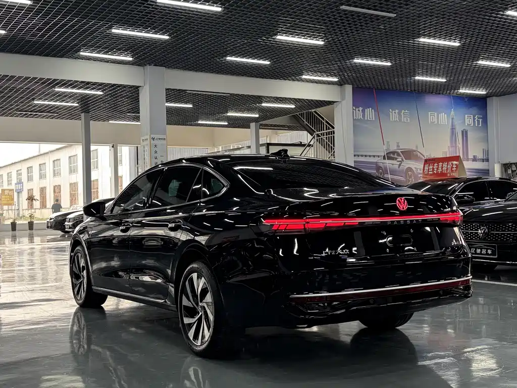 Volkswagen Passat — фото 7