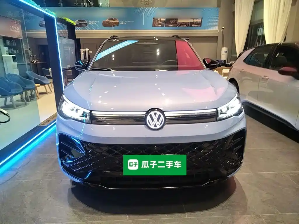 Volkswagen Tiguan L — фото 3