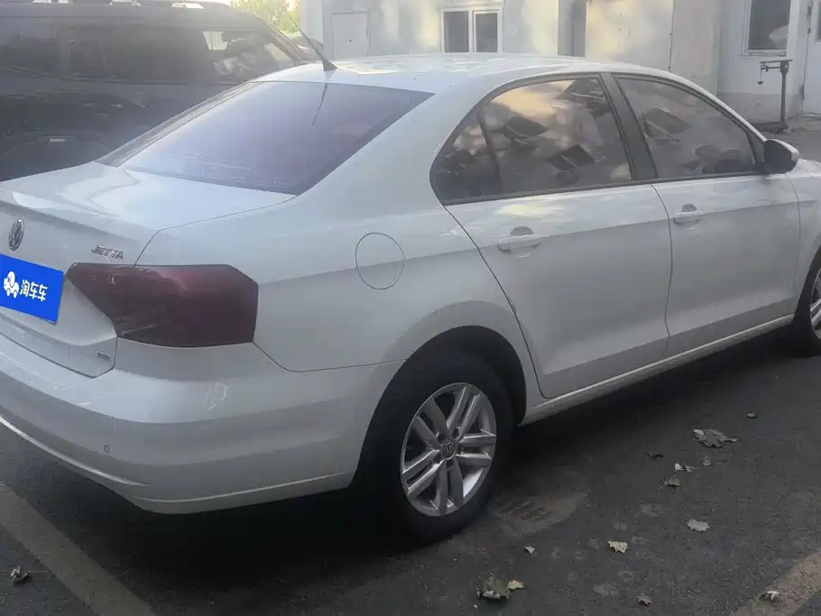 Volkswagen Jetta — фото 3