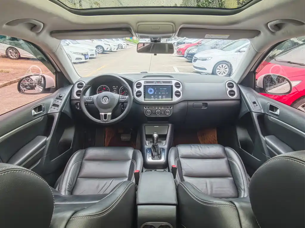 Volkswagen Tiguan — фото 9