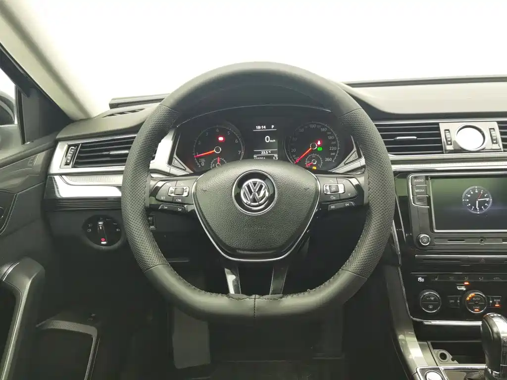 Volkswagen Passat — фото 11